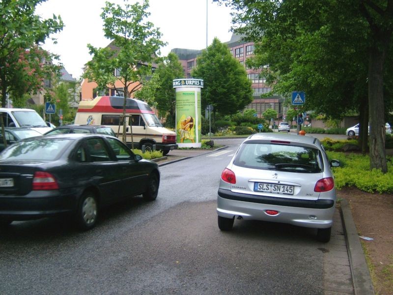 Kaiser-Friedrich-Ring  18 Kreisel /Zentrum Theater Bank