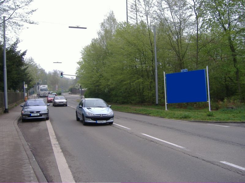 Hubert-Müller-Str Friedhof vor Ampel