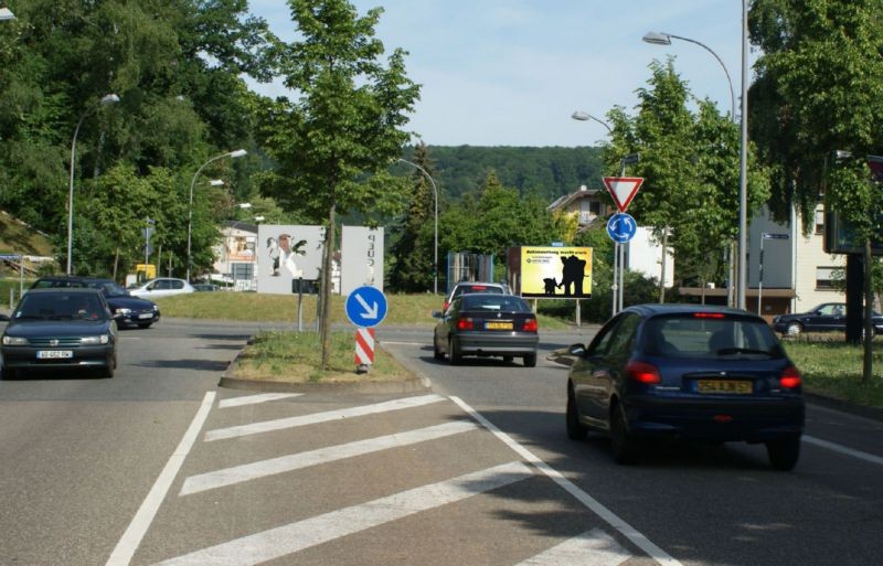 Großblittersdorfer Str/Friedrich-Ebert-Str B406 Kreisel/Zubr A6 Grenze F300m