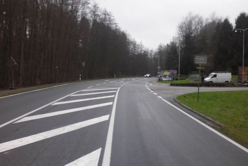 Neunkircher Str (L 113) /Am Eichenberg Quer /Ortseingang  E