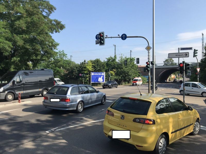 Dudweiler Landstr Busbahnhof vor Bahnbrücke