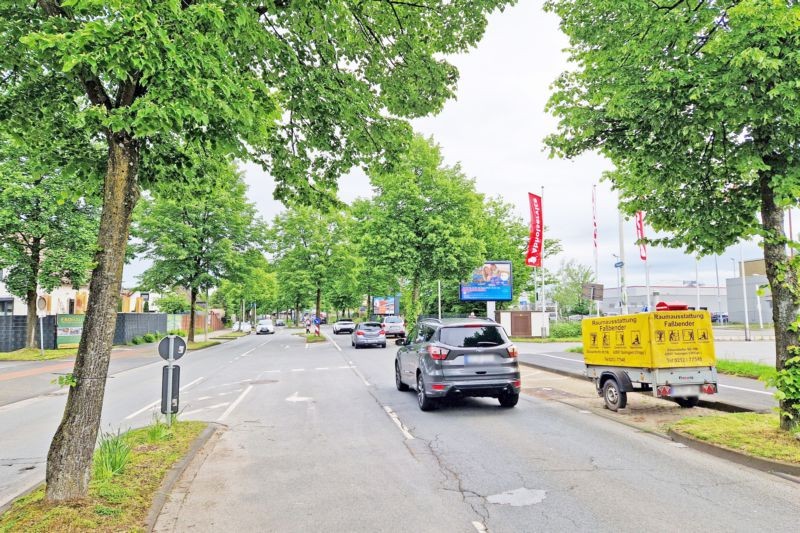Friedensstraße 94 ew Einfahrt Rewe