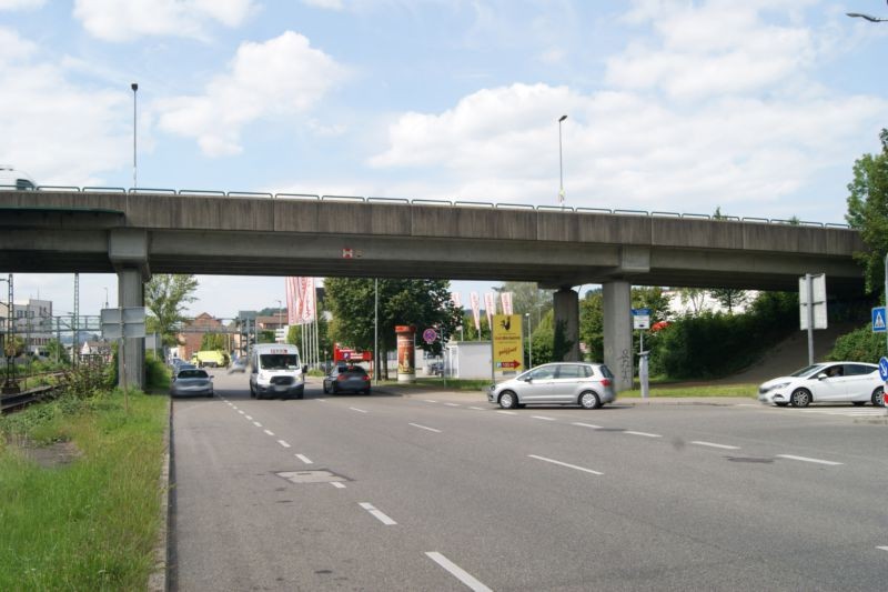 Heinkelstr./östl. Parkplätze