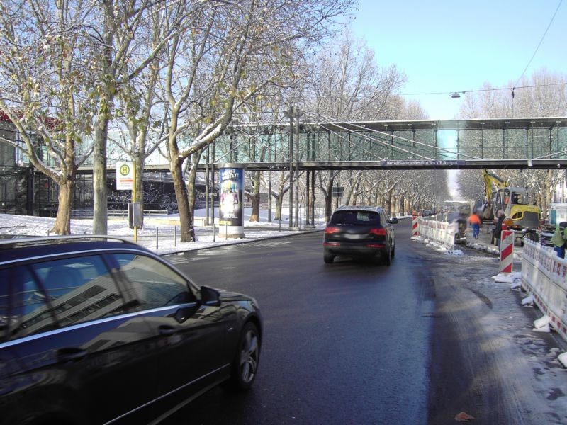 Mercedes-Benz Arena/Parkhausbrücke