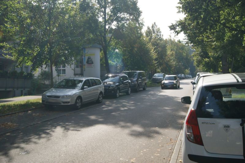 Alt-Württemberg-Allee bei Haus Nr.80