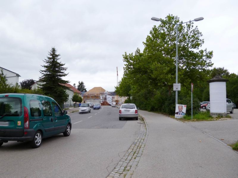 Münchener Straße 78/Einf. Parkplatz