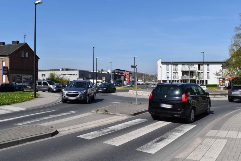 Bahnhofstr.  / Von-Lilien-Str. / Kreisverk. / neb. Edeka