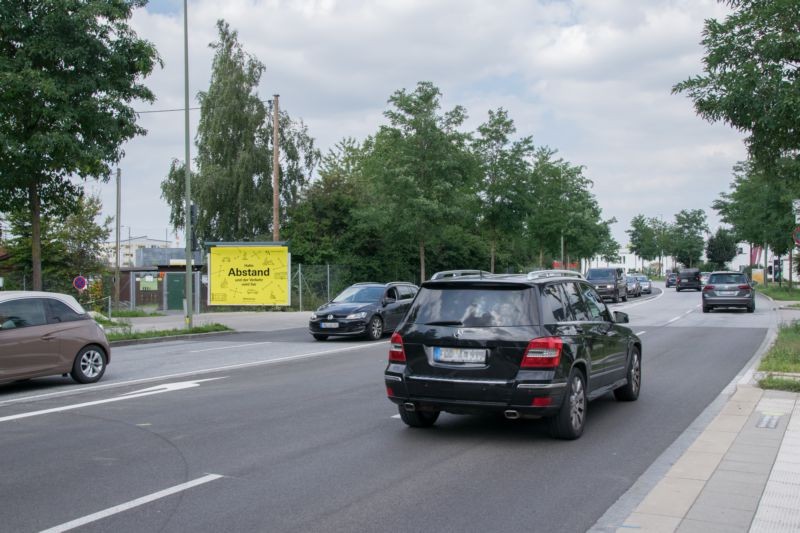 Meraner Str.  / DJK-Sportgelände Südseite