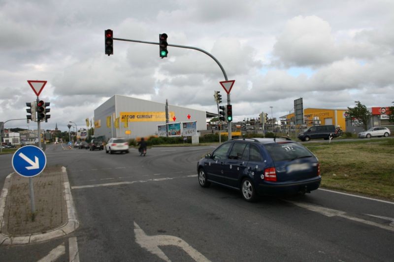 (B 96) / Gingster Chaussee / Industriestr. 12 re.
