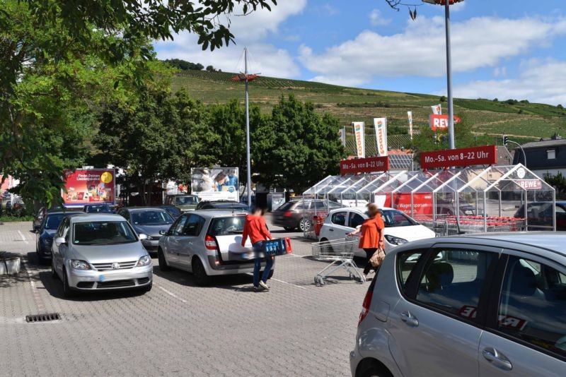 Schultheiß-Kollei-Str. 19  / Si. Eing. Rewe