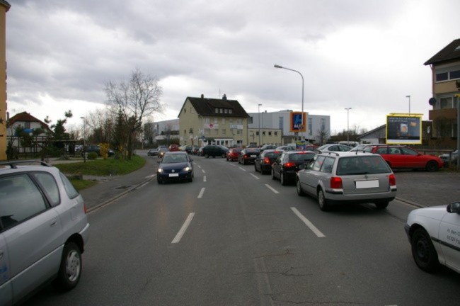 Otto-Röhm-Str.  geg. Hs.-Nr. 90 / Einf. quer VS