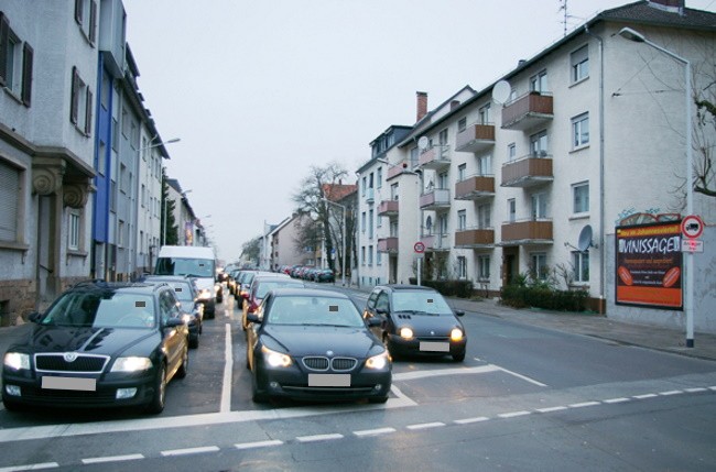 Heinrichstr. 100  / Ampel li.