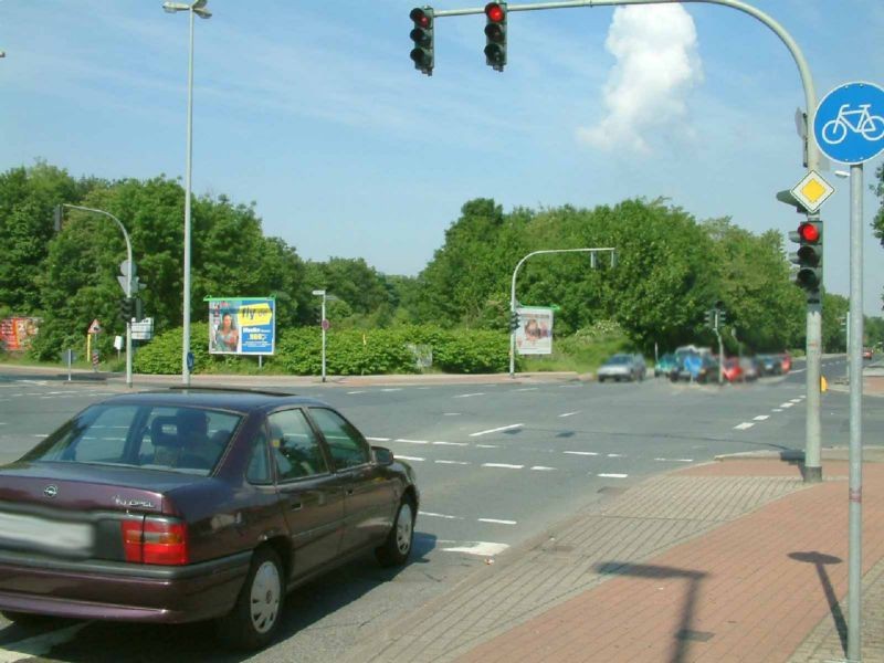 Essen-Steeler-Str.  / Varziner Str. li.