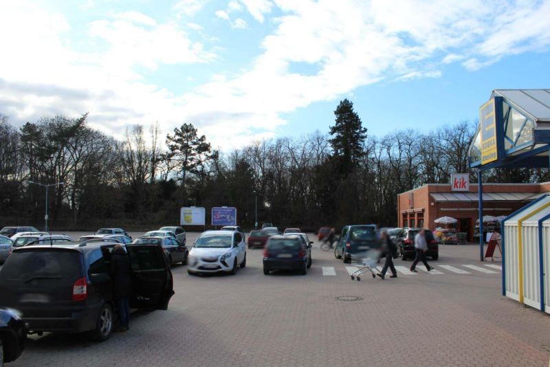 Bergstr.  / Am Busbahnhof / Edeka (PP) li. v. Eing.