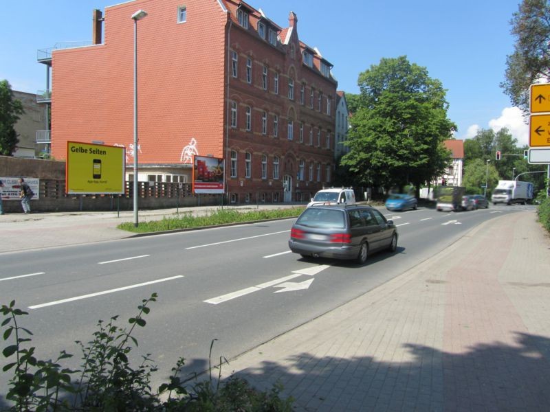 Straße der Opfer des Faschismus 19-20 (B 79) re.