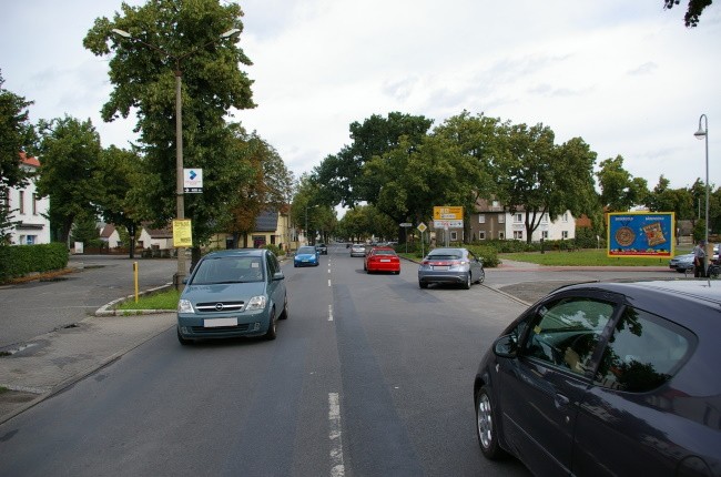 Berliner Str. 34 Einf. EKZ quer geg. Elsterwerdaer Str.