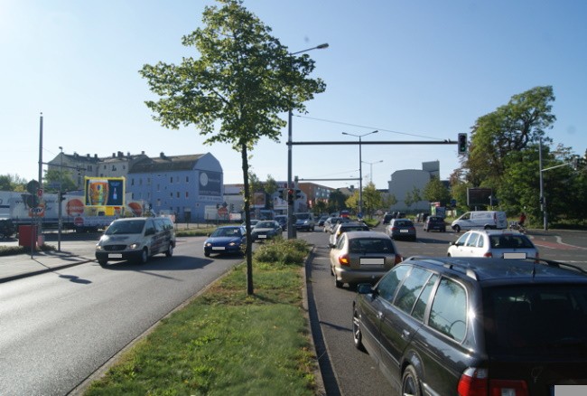 Ludwig-Erhardt-Str.  / Marienplatz / Krzg. quer RS