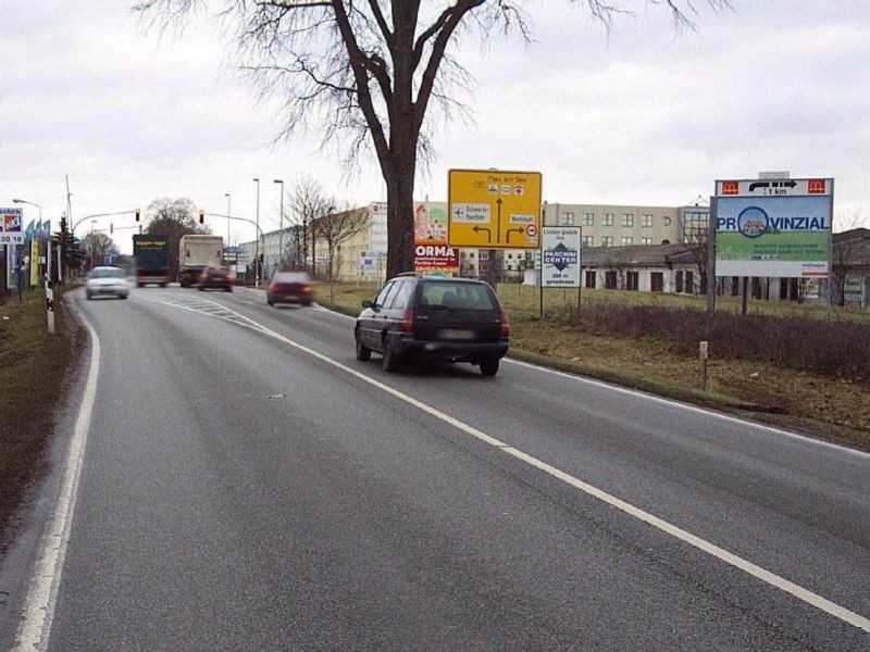 Ludwigsluster Chaussee  nh. J.-Gagarin-Ring re.