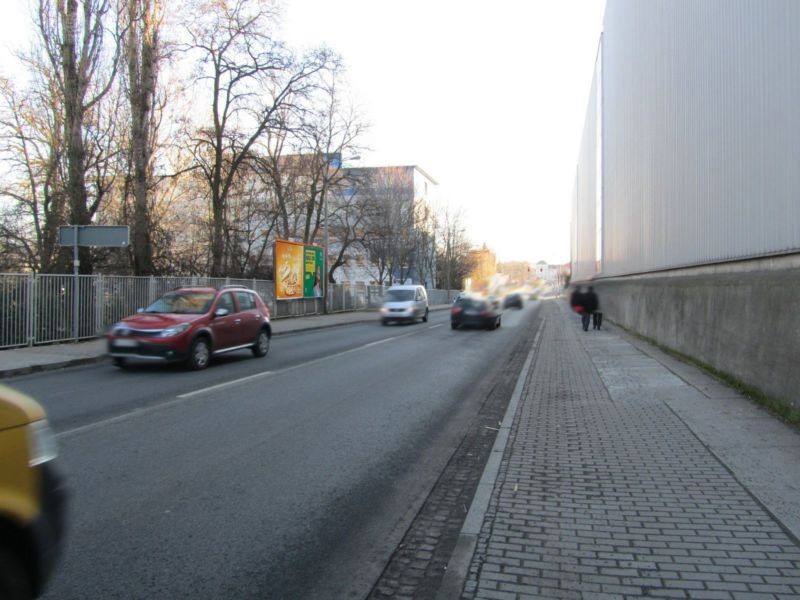 Lauchhammer Str. (B 182)  / Am Kutzschenstein 2