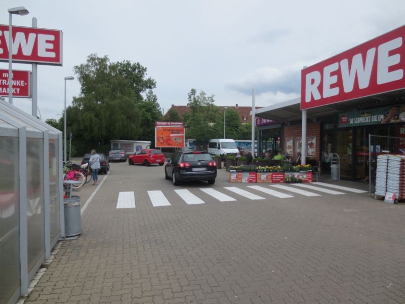 Ludwig-Erhard-Str. 4  / Rewe Si. Eing.