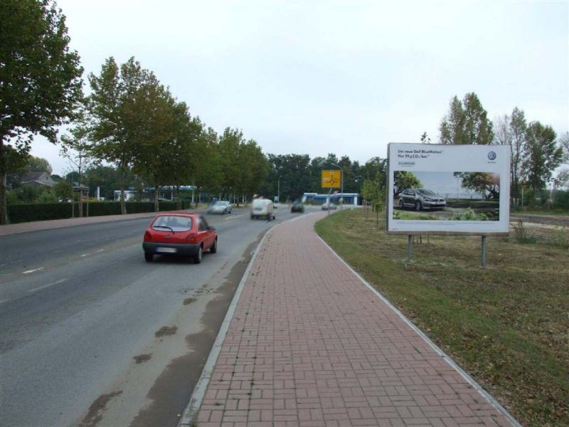 Erich-Weinert-Str.  vor Kreisverkehr VS