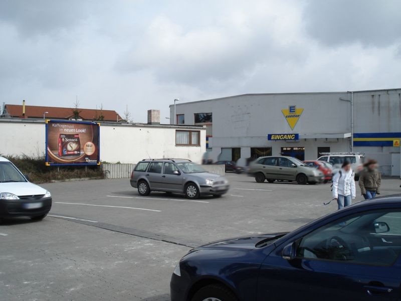 Bucher Weg 8 /Einf. Edeka-Center re.