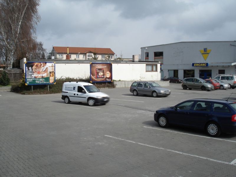 Bucher Weg 8 /Einf. Edeka-Center li.