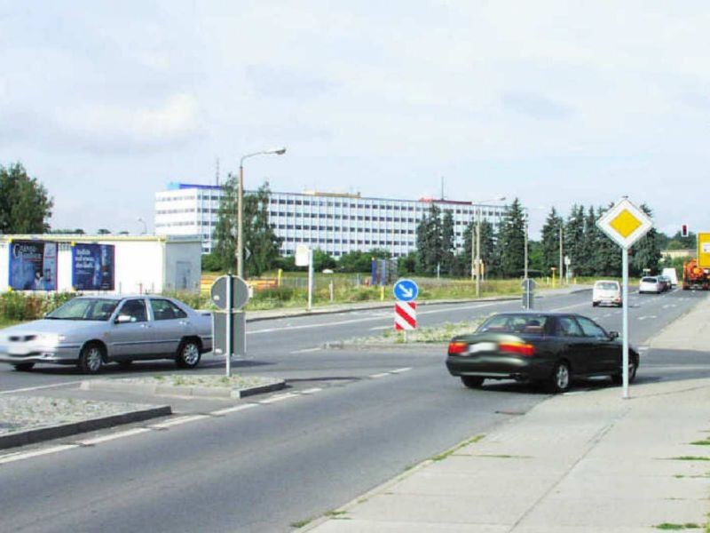 Schlesische Str. /Nieskyer Str. gg. Marktkauf li.