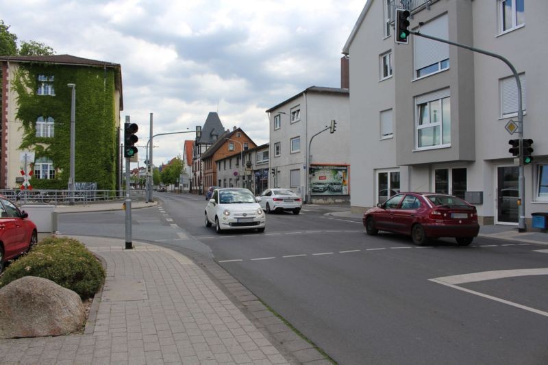 Pfungstädter Str. 2  / Wilhelm-Leuschner-Str. (B 26) quer