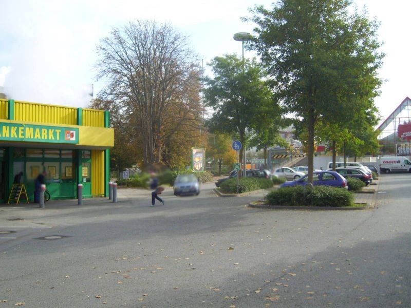 Heidensche Str. 68  Getränkemarkt re.