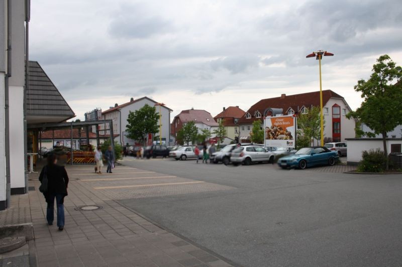 Varnhagenstr. 6  / Rewe geg. Eing.