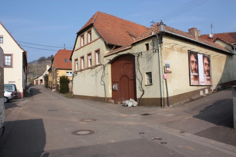 Hauptstr.  /Am Dorschberg zur Kirche