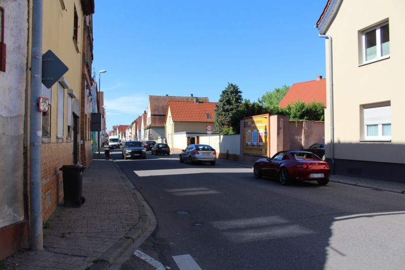 Franz-Voll-Str. 17  (B 9)