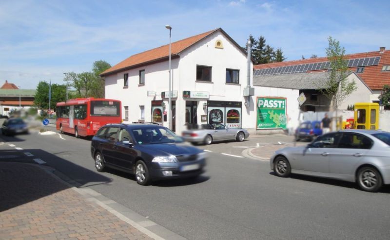 Raiffeisenstr.  / Neustadter Str. 18 quer
