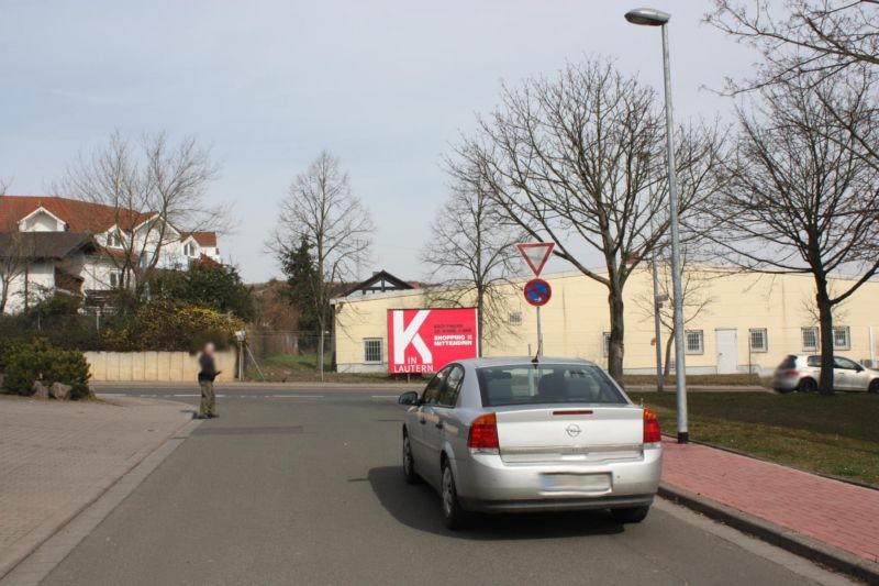 Konrad-Adenauer-Str.  / Würzgasse quer
