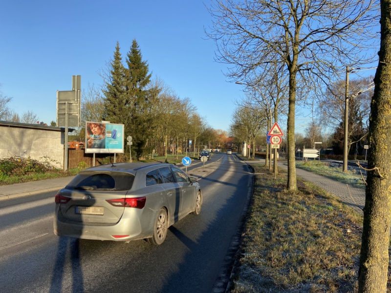 Nesserlander Str. 127  / Ri. Borkum Fähre li.