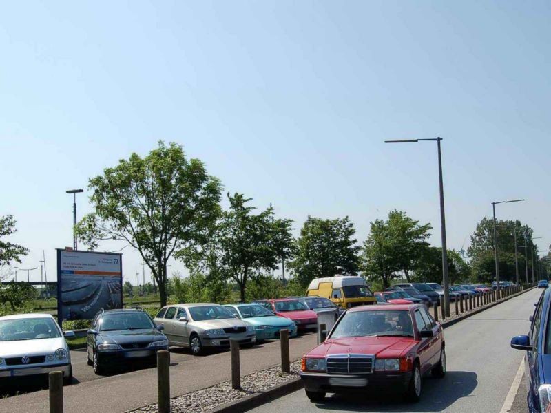 Bahnhofsvorplatz  / Fähranleger Puttgarden re.