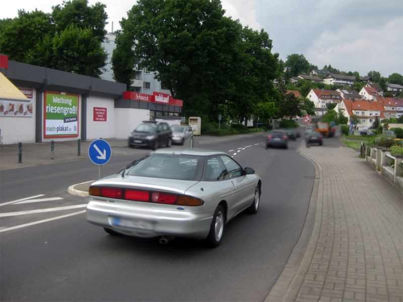 Niesiger Str. 69  / Nahkauf neb. Eing.