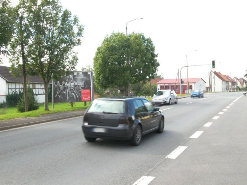 Georg-Schuhmann-Str. (B80)  gg. Raiffeisen Bank