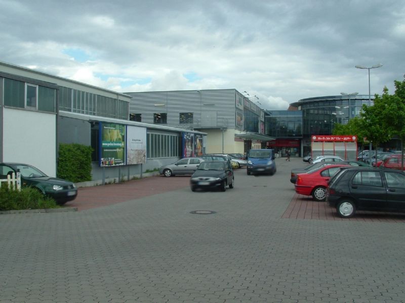 Etzelstr. 44  / (PP) Weipertzentrum / neb. Eing. Rewe li.