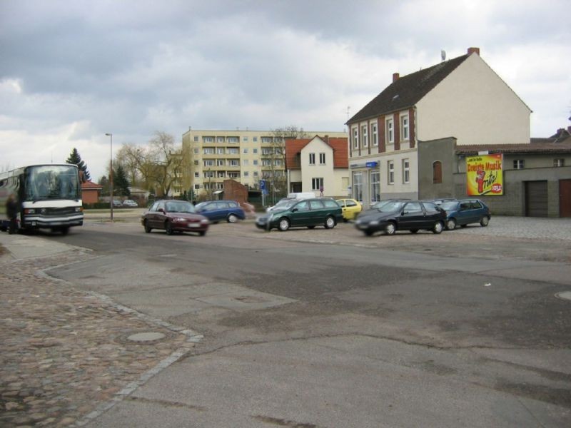 Ernst-Thälmann-Platz 1