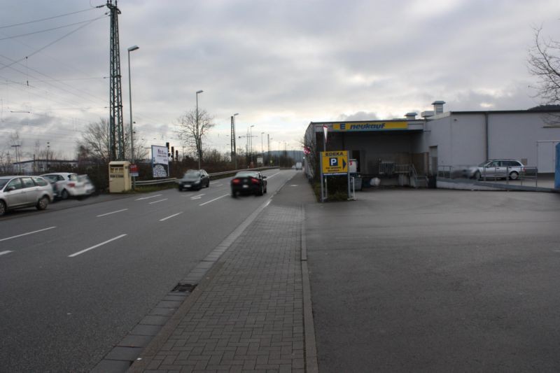 Bahnstr.  geg. Hs.-Nr. 28 / Si. Edeka