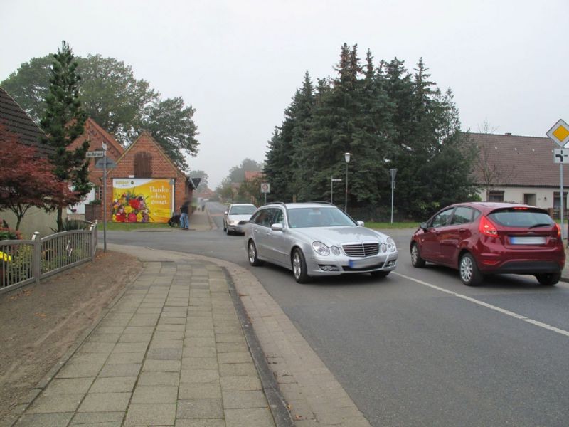 Am Rathaus / Rotdornweg