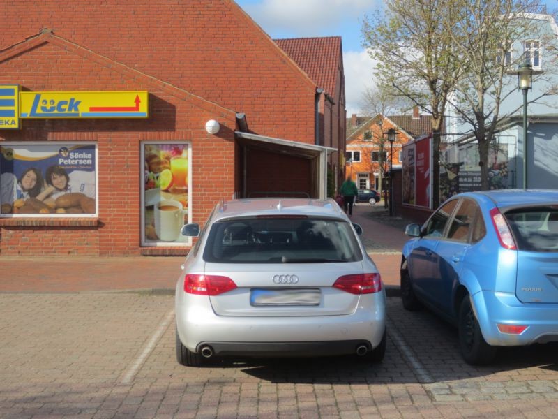 Hauptstr. 24 (B 199)  / Edeka (Durchgang (PP) z. Eing.)