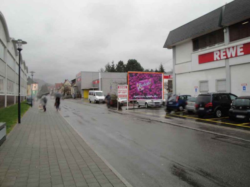 Jakobstr.  / Bahnhofstr. 22 Einf. >REWE< quer VS