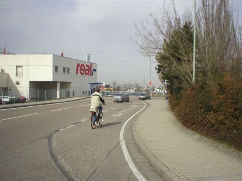 Waldstr.  / Kreisstr. 28 / am Real