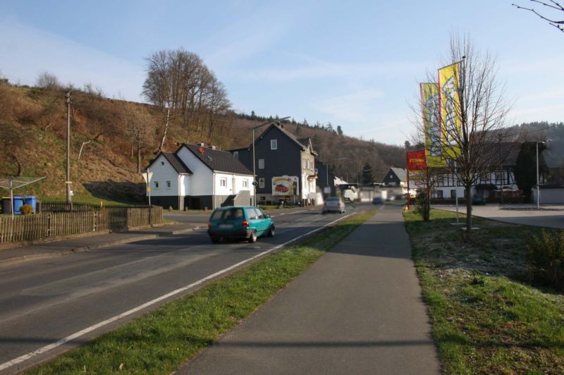 Konrad-Adenauer-Str. 19  li.