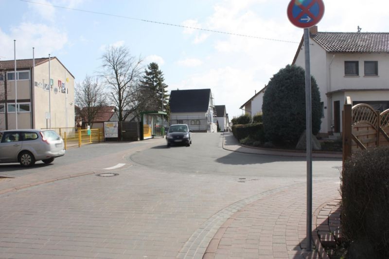 Johann-Peter-Schneider-Str.  Schule