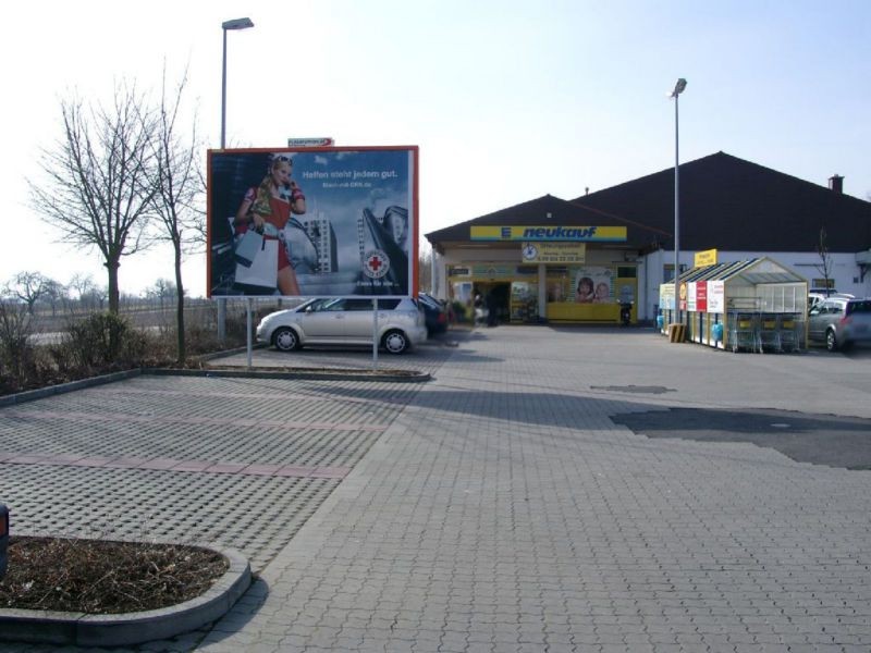 Viehtriftstr. 110  / Speyerer Str. / Edeka Einf. li.
