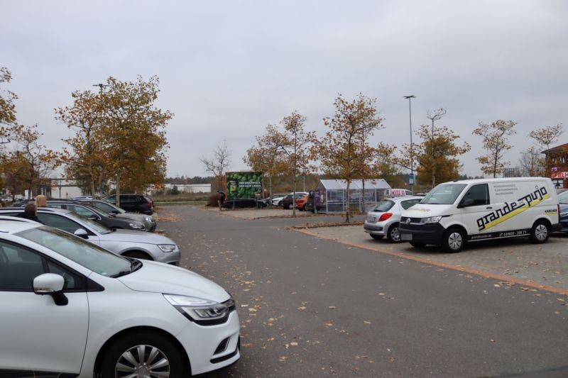 Schipkauer Str. 13 / EKZ Heide-Center li. RS